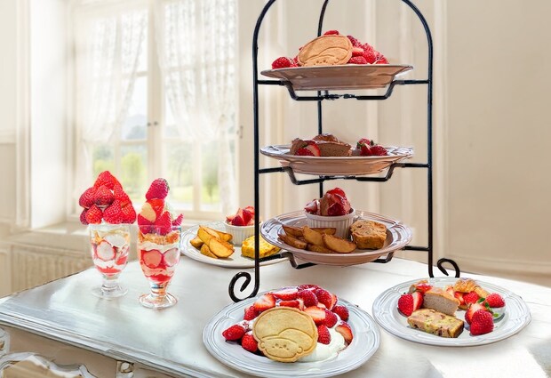 「ぱんのいえ」近鉄八尾カフェ店にミニ絵本付きアフヌン登場「いちごフェア」を3月4日より開催