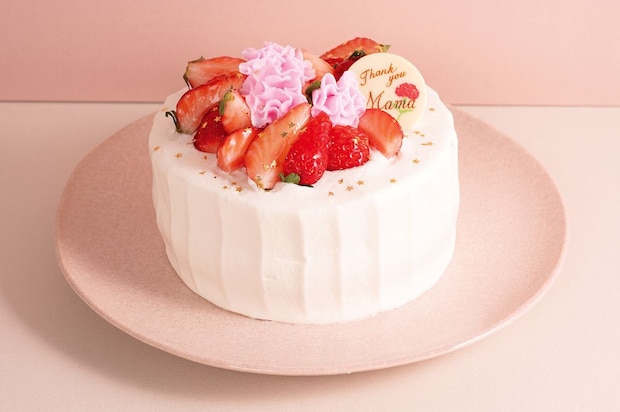 椿屋珈琲・ダッキーダック：王道ケーキをカーネーションで飾り付け「母の日 ストロベリーショートケーキ」5月5日まで予約受付中