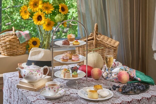 ザ・リッツ・カールトン大阪：夏のピクニックをイメージした仏風アフヌン、6月18日より展開　2種のこだわりタルトも登場