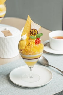 表参道：「アルマーニカフェ」夏の陽射しを感じるトウモロコシのパフェ、7月1日より1ヵ月限定展開