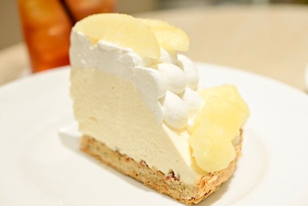 【実食レポ】カフェ&ブックス ビブリオテーク:糖度12度の岡山白桃使ったベルガモットムースの”紅茶感たっぷり”ケーキパイ食べてみた