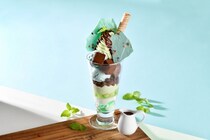 横浜市：「ホテルニューグランド」チョコミント＋メロンで清涼感アップしたパフェ、8月1日より1ヵ月限定展開