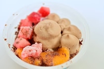 【実食レポ】ゴディバと白くまの運命の出会い　セブン「白くまの贅沢チョコレート」強気の価格設定も納得のリッチな味わいにうっとり