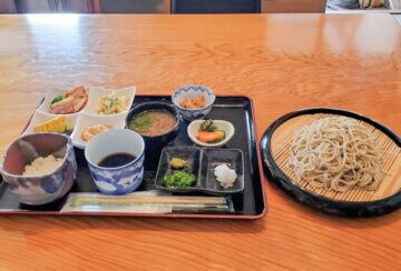【赤村】切りたて茹でたて蕎麦と手作りおばんざいで心も体もほっこり!古民家カフェ・そば処 みどりの「蕎麦定食」