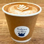 【香春】九州初！人のように動く、自動抽出機のあるカフェ。バレーナコーヒーの紫芋ラテとバスクチーズケーキ。