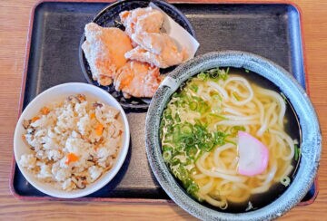 【桂川】半世紀以上愛され続ける名店!おやまうどんの「唐揚げうどん定食」