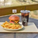 【嘉麻】嘉麻アルプスのふもとで自然に囲まれたひとときを。sleepy cafe nicoの嘉穂牛うまかまハンバーガー