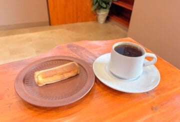 【香春】2025年12月New Open！かつての小学校校舎で味わう珈琲香舎のホットコーヒーとチーズタルト