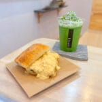 【田川】やわらかチキンと自家製タルタルが絶品♪KITOKIのチキンサンドと抹茶フラッペ