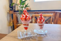 【直方】いちご農園の完熟あまおうを贅沢に使用！Shop and Cafe CROPのあまおうパフェ