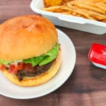 【嘉麻】国産牛の旨味がぎゅっと詰まった！カフェYUIの嘉麻バーガー