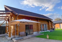 【嘉麻】極上のプライベート空間！愛犬と泊まれるサウナ付き貸切り民泊「ログハウスHOKA」