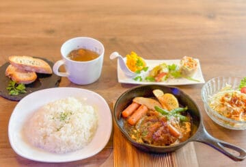 【直方】丁寧に仕上げた家庭の味！Bar＆Cafe Anのハンバーグセットと焼きチーズナポリタン