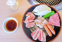 【川崎】牛・豚・鶏にホルモンまで！あれもこれも食べたい欲張りさんに捧ぐ「やきにく弘蘭」のバラエティーセット