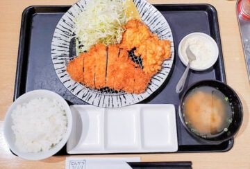 【飯塚】激ウマ＆太っ腹なセルフコーナーも魅力！とんかつびよりの「ロースとチキン南蛮定食」