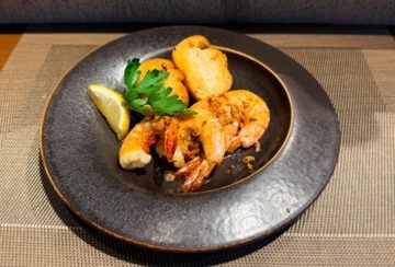 【飯塚】商店街の“おへそ”で味わう、鉄板焼 海老蔵の海老が主役のご褒美時間