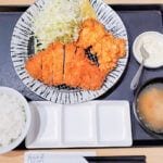 【飯塚】激ウマ＆太っ腹なセルフコーナーも魅力！とんかつびよりの「ロースとチキン南蛮定食」