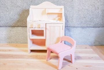 【飯塚】温もり溢れる手作り家具と可愛いねこちゃん雑貨たち。生活に彩りを添える「手作り家具コロール」