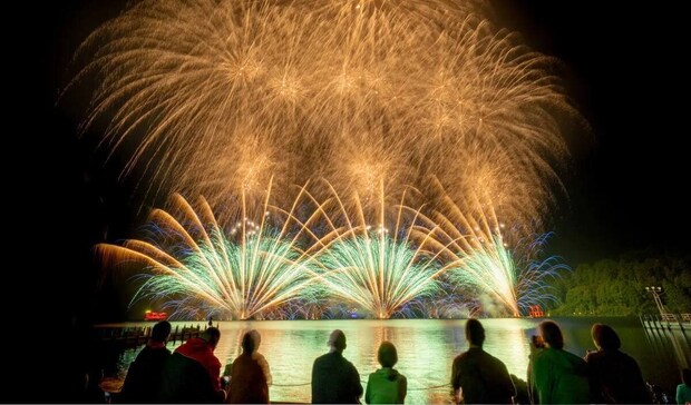 冬の花火をクルーズで！芦ノ湖の花火、人混みをさけ箱根海賊船で接近観覧