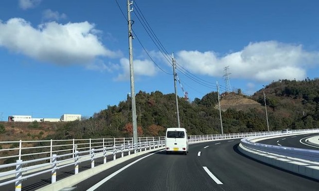 広島の新道「西風新都環状線」は上下4車線、気持ちのいい道