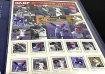 旧市民球場が熱狂した広島カープ初優勝、実況放送付き「メモリアル切手」が登場