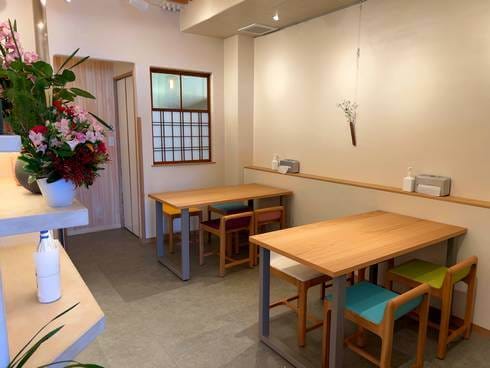 紅葉堂 宮島口店、店内イートインスペースの雰囲気
