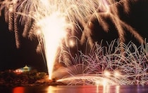 福山・鞆の浦の夜空を彩る2000発！弁天島花火大会 2026、周辺の交通規制にご注意を