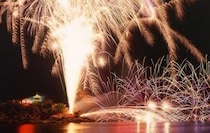 福山・鞆の浦の夜空を彩る2000発！弁天島花火大会 2026、周辺の交通規制にご注意を