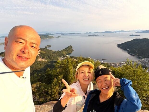 あばれる君と地元ギャル、登山で絶景スポットへ