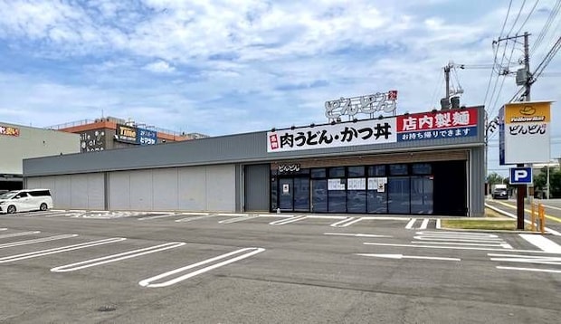 どんどん商工センター店、オープンの隣に2店舗分の空きあり