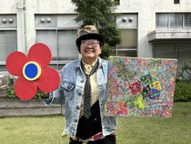 芸能界にファンも多い“アート芸人ひとみ”が展覧会で念願の受賞! 「絵を描き続けていたら、みんなが私を見つけてくれた」