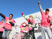 『寛平マラソン』初日に闘病中の宮川大助・花子が登場「走って走って走り抜きたい、負けてられへん!」初開催のベビーカーウォークも大盛況!