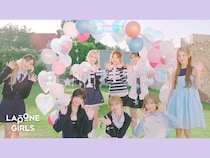 ME:I（ミーアイ）初のワンカット風撮影で甘酸っぱい恋の世界観を表現! 1ST ALBUMより「キラキラ」Track Video公開!