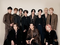 “INI”（アイエヌアイ）メンバー11名が揃ってイタリア・ミラノへ! エンポリオ アルマーニ 2026年春夏コレクションを鑑賞