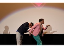 阪本の結婚がショックで大号泣の中谷に「キモーイ！」の声!? 劇場版『マユリカの無人島友錠生活』が全国公開中