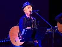 モノマネ・トーク・歌の“全部盛り”で大平サブロー50周年ツアーが開幕! 大暴走するザ・ぼんちに「本当にお世話になった」