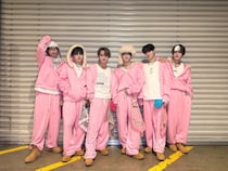 DXTEENが『KCON JAPAN 2026』でデビュー3周年を報告! TXTのデビュー曲を初カバー!
