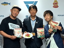 “愛知県住みます芸人”小鈴木×トマト農家がコラボした「タコライスの素」発売! 美浜町長も絶賛「学校給食の献立に？」