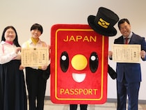 とにかく明るい安村＆ガンバレルーヤが海外渡航時の安心サービス「たびレジ」サポーター就任! 外務大臣の前で「安心してください!」
