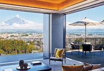 大人の“サウナ合宿”が叶う「edit x seven 富士御殿場」で、富士を臨むサウナ付きスイートを体験！