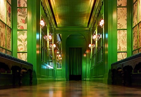 「GUCCI」の美学と食が融合したレストラン。五感を研ぎ澄まし、食をアートとして味わえる空間に