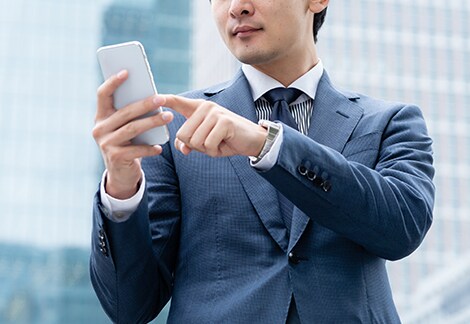 仕事中にLINE252件、彼女に送る男。大手金融系コンサルの彼氏が、突然モラハラ系になったワケ