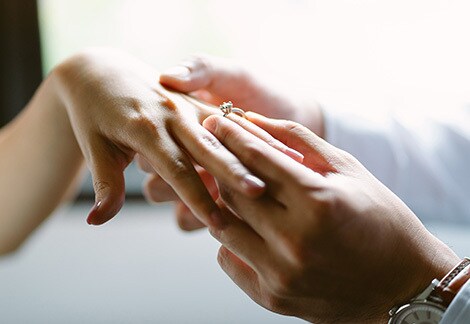 30歳女と4年付き合ったあと、アプリで出会った27歳女と半年で男が結婚を決めたワケ