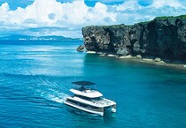 空港からクルーザーでホテルへ。「星のや沖縄」の海上で“シャンパン片手にチェックイン”という贅沢