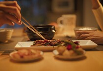 共働き夫婦。妻が買ったスーパーのお総菜に「体に悪い」と言い放った夫に妻は…