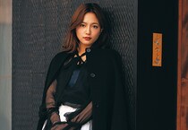 新年のご挨拶ファッションは【川口春奈】がお手本！2026年は白×黒コーデで「品格あるイイ女」を目指す