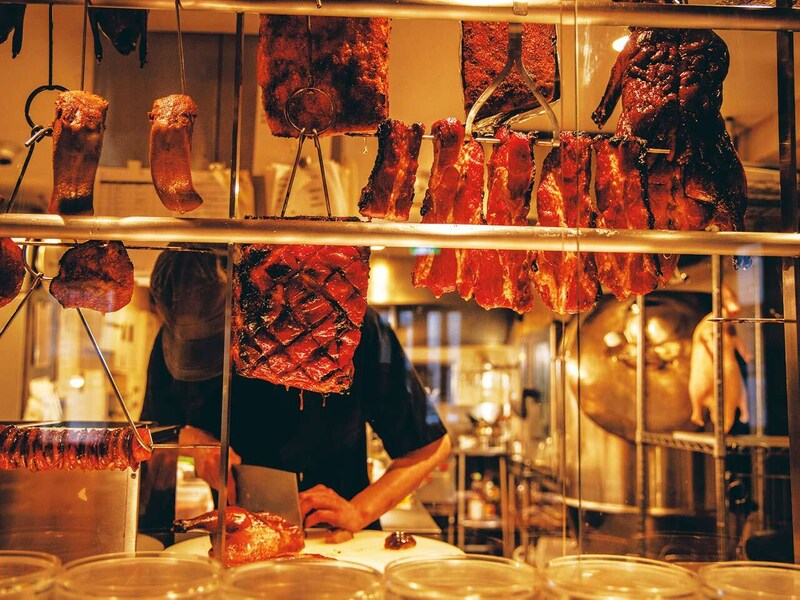 四谷三丁目『新楽記』のオープンキッチン