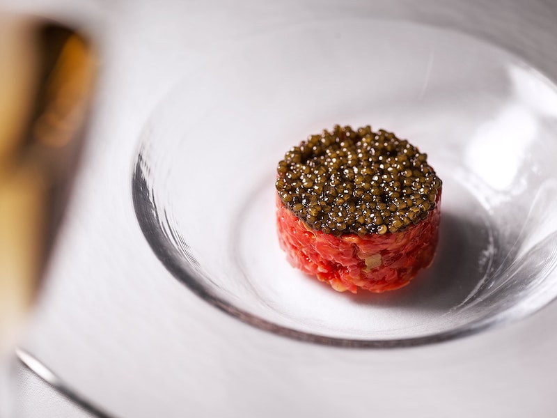 中目黒『Steak Dining Vitis』の「黒毛和牛のタルタル キャビア添え」