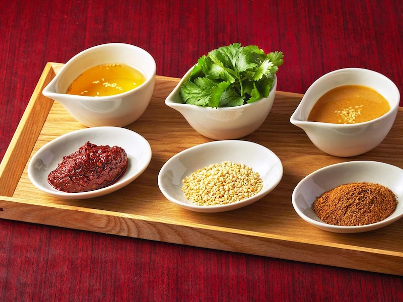 南新宿『麻辣火鍋専門店 越智』のつけダレの調味料