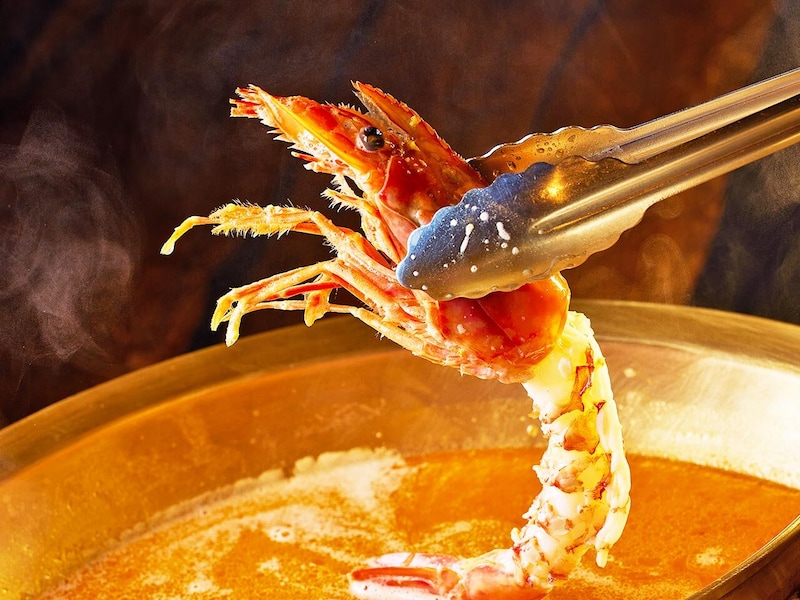 大塚『四川料理 花重』の三色火鍋のスープ